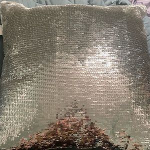 Flip Sequen Pillow
